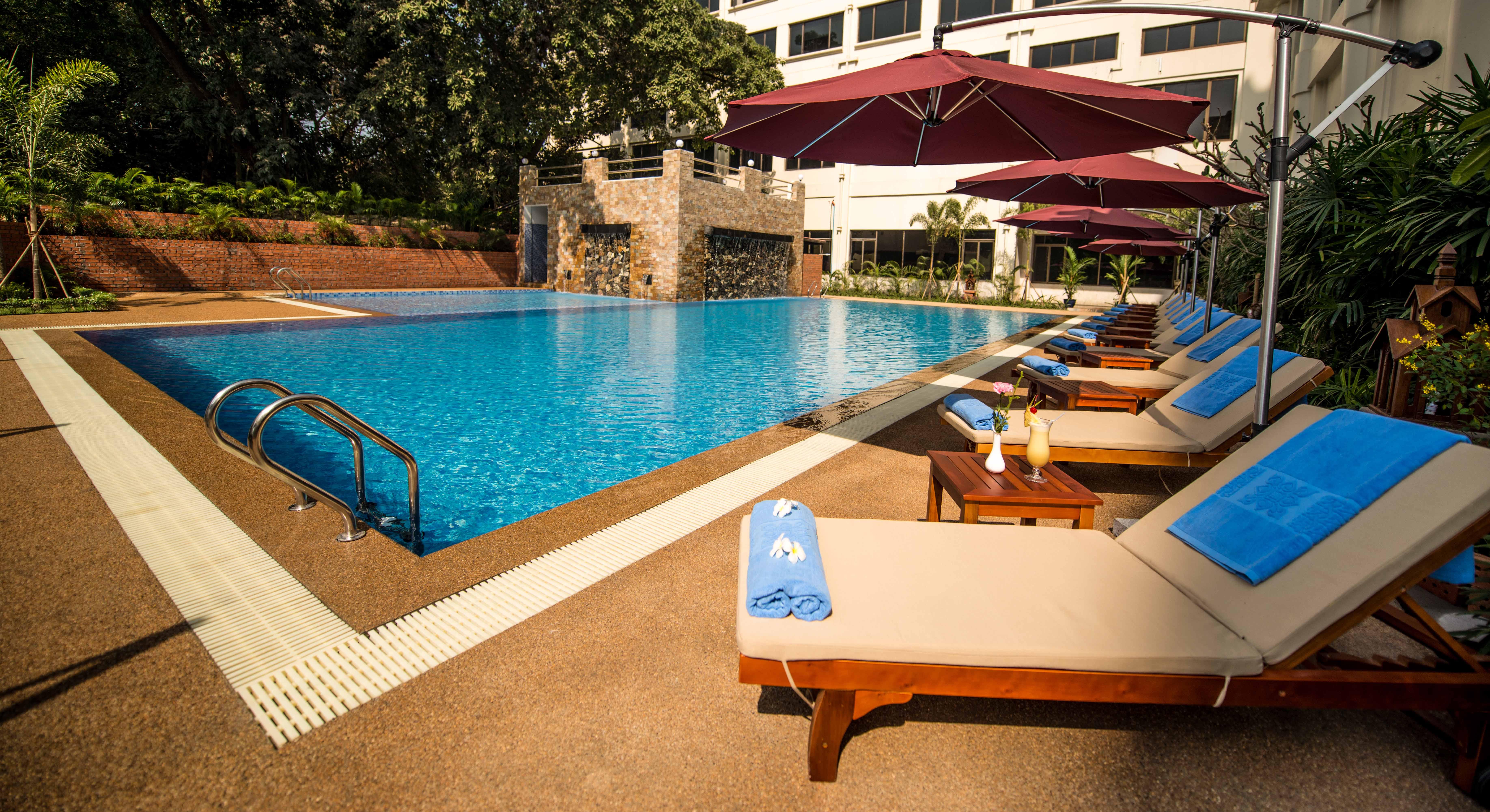 Rose Garden Hotel Rangoon Buitenkant foto